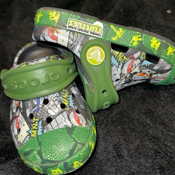 CROCS BUMP IT TMNT CLOG Yth's (M) Black Croslite Slip-On Clogs - Picture 8 of 9